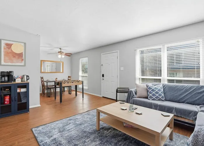 Pleasant 2bd Tcu Walkable, Heartwarming And Spacious * Fort Worth
