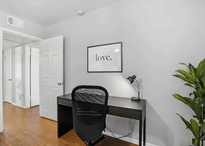 Pleasant 2bd Tcu Walkable, Heartwarming And Spacious *