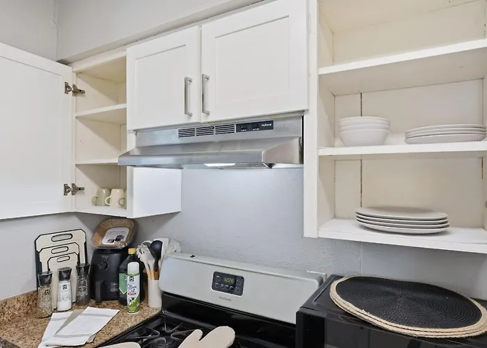 Apartment Pleasant 2bd Tcu Walkable, Heartwarming And Spacious