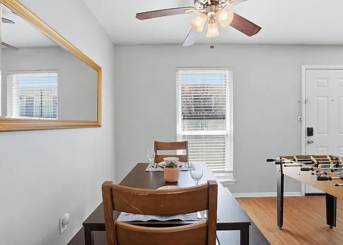 Pleasant 2bd Tcu Walkable, Heartwarming And Spacious