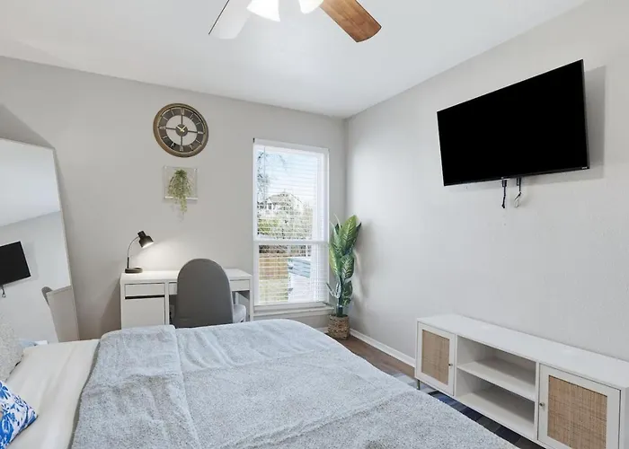 Apartment Pleasant 2bd Tcu Walkable, Heartwarming And Spacious