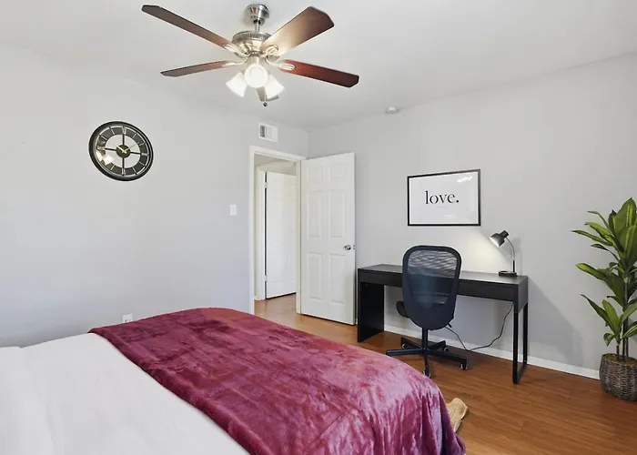 Pleasant 2bd Tcu Walkable, Heartwarming And Spacious