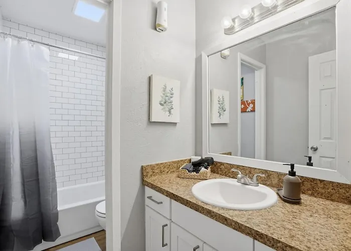 Apartment Pleasant 2bd Tcu Walkable, Heartwarming And Spacious