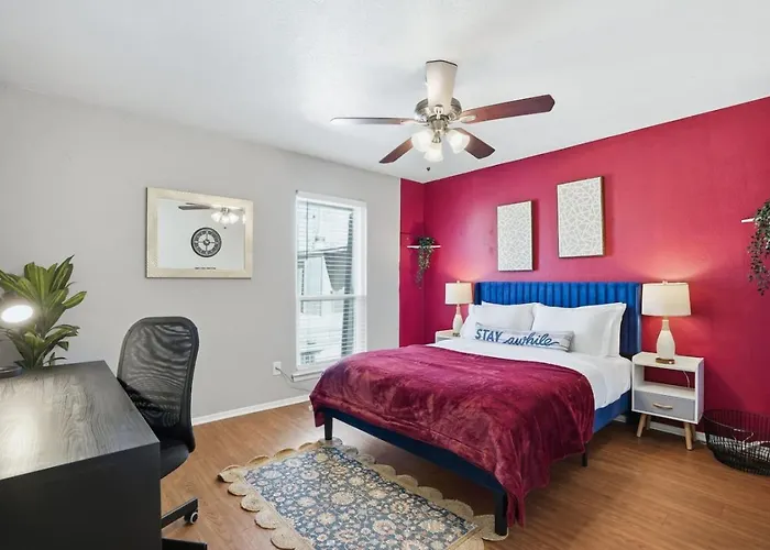 Pleasant 2bd Tcu Walkable, Heartwarming And Spacious Apartment