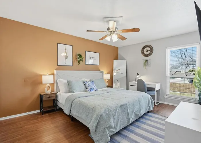 Pleasant 2bd Tcu Walkable, Heartwarming And Spacious * Fort Worth