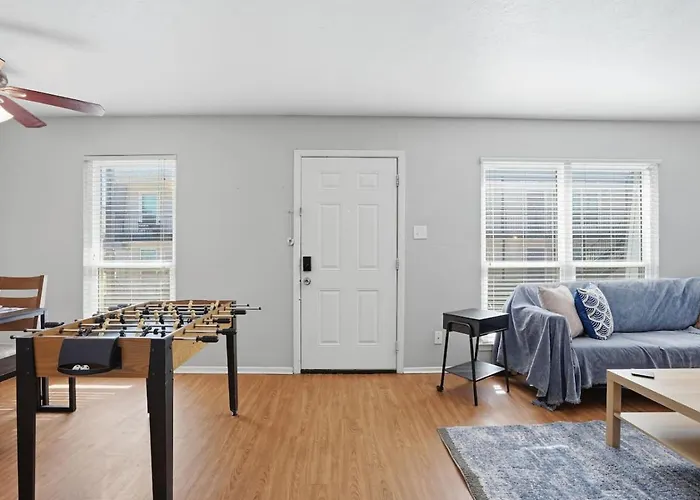 Pleasant 2bd Tcu Walkable, Heartwarming And Spacious Apartment